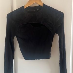 Black crop long sleeve with slit
